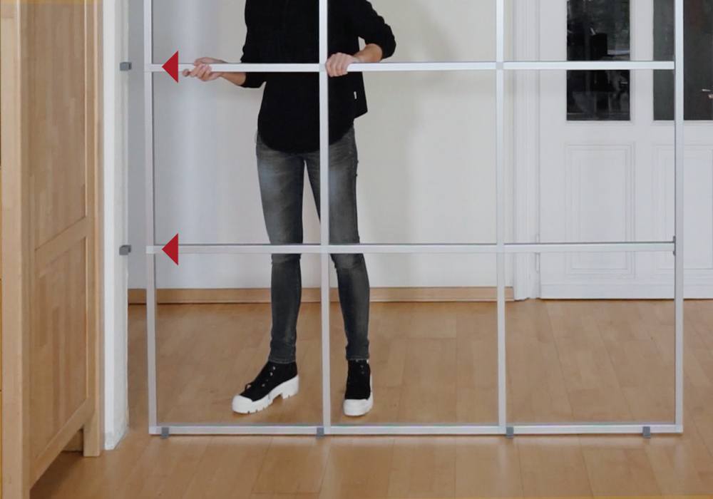 Raumteiler Bauanleitung DIY - Raumteilergestell in Wandbefestigungsschuhe einschieben - Schritt-7